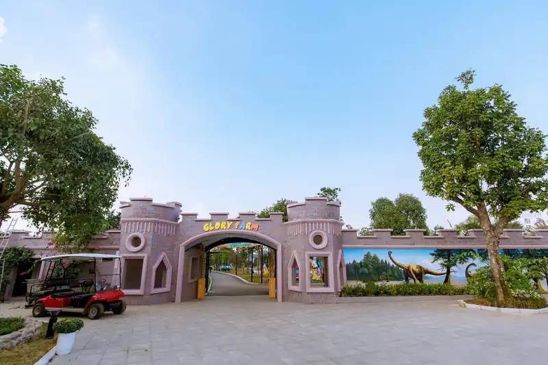 Đi Glory Resort trong ngày hay ở lại 1 đêm: tính tiền nhà 4 người
