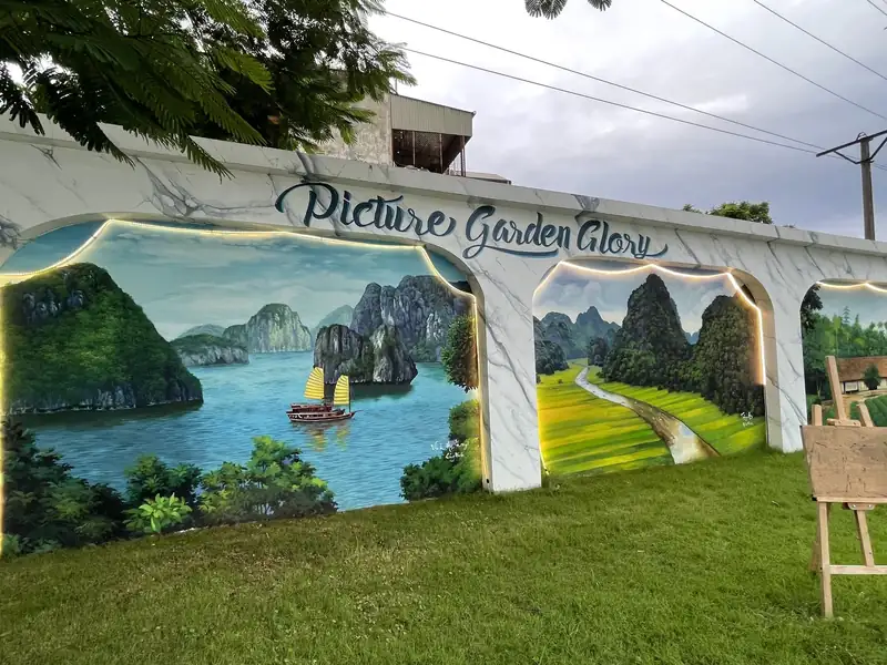 Picture Garden với bức tường tranh vẽ vịnh biển và thung lũng lúa trong vòm trắng